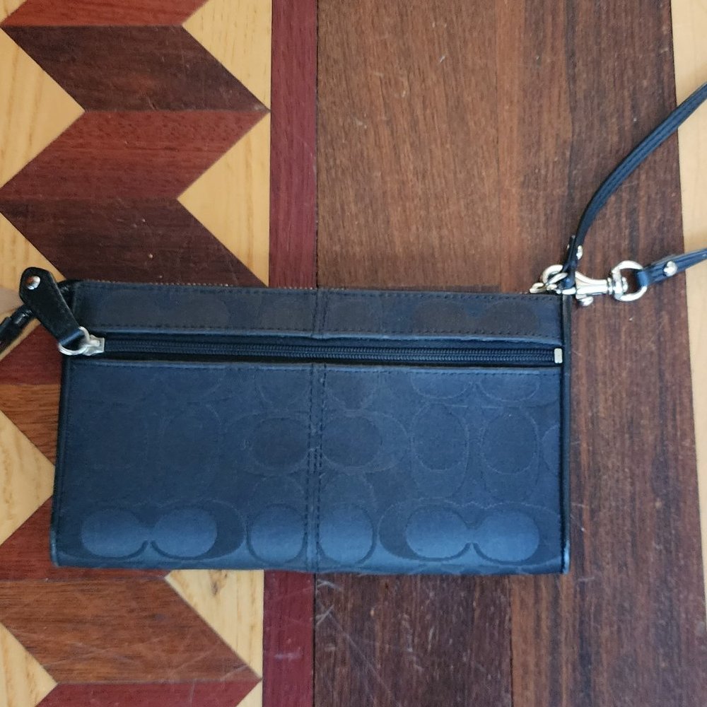 Coach F48091 Ashley Black Signature Zippy Wristlet Wallet - Picture 9 of 14